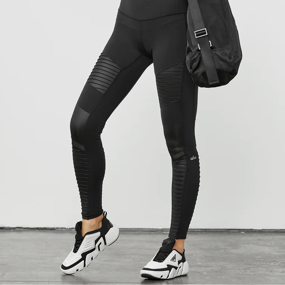(SOLD ON INSTA) ALO YOGA HIGH WAISTED MOTO LEGGING